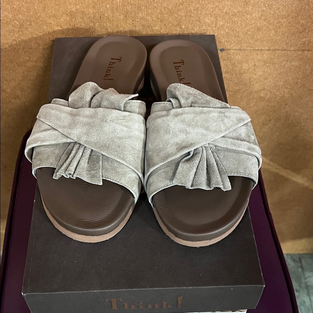 Think! Women's Gray Suede Sandals